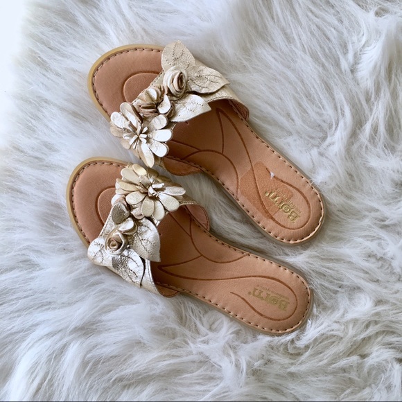 Born Shoes - $15 NWOT Born Gold Leather Slide Sandals